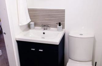 The Wave Cottage - 3 Bedroom with off road Parking for 3 Cars or Vans & EV point - Photo 39