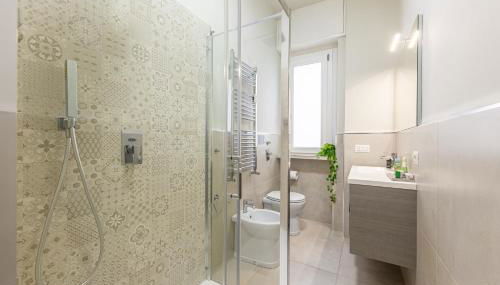 Navigli bilocale moderno con balcone sul giardino - Photo 4, Shower