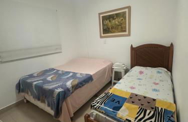 FRODO-APTO 2 dorm, wifi, ar cond suite, vaga garagem - Foto 2