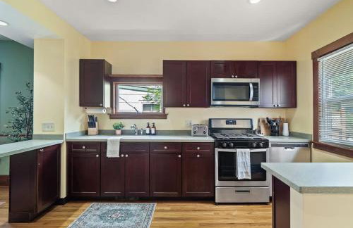Historic District w Fully Stocked Kitchen and Sleeps 6 - Foto 13