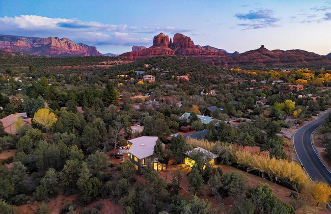 Cathedral View by Avantstay Pool Table + Hot Tub - Photo 3