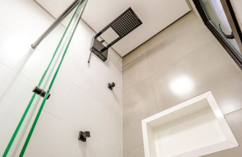 JQY Beach Flats - 950m da Praia - Garagem subterrânea - Estação de carregamento para veículos elétricos - Foto 20