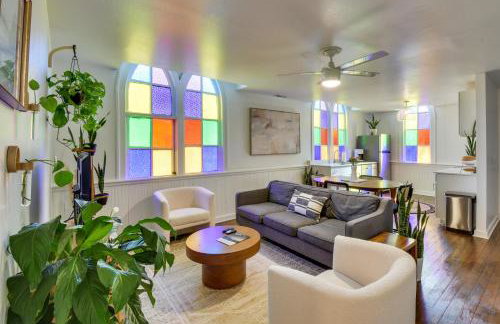 Newry Retreat in Converted Church with Shared Patio! - Foto 1