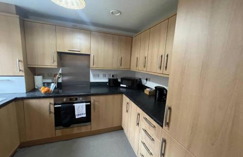 Ashford 4-Bed Townhouse with Garden and Parking - Foto 6