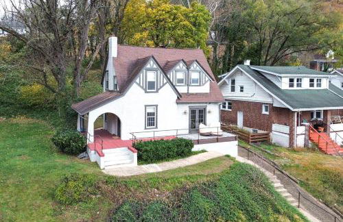 Walk to Roanoke River Greenway Mountain-View Home - Foto 1