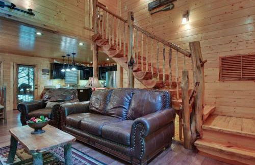 Astounding River View - Outdoor Hot Tub, Volleyball Net, Game Room + More! - Foto 9