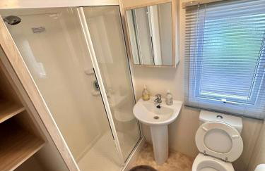 Delta, Bromley 4-Bedroom Located in Uddingston, Glasgow at Maryville Caravan Site - Photo 9