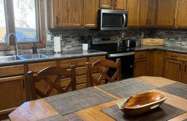 Rock Lodge Complete with Covered Parking - Foto 21