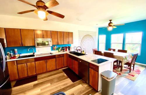 THE HONOMU HOUSE - Gorgeous, Spacious 4Bd2Ba Home near Waterfalls and Hilo, Sleeps 12! - Foto 8