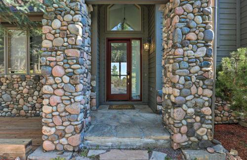 Spacious Evergreen Home with Picturesque Views - Foto 39