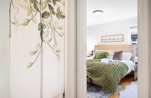 Modern 2BR Retreat w Maple Leaf UW&Park - Foto 25