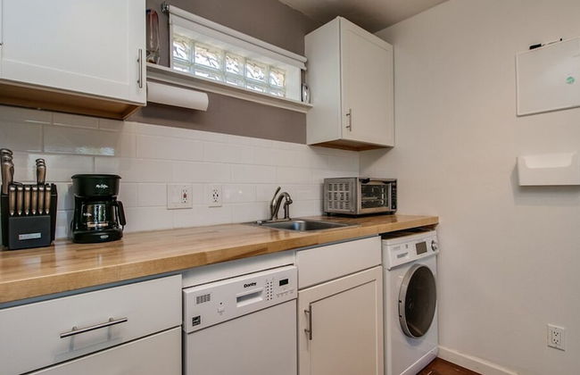 Charming Mid Town Guest House W/private Patio! - Foto 9