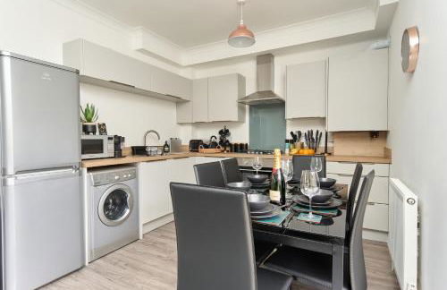 Bonchurch Court - A Stylish 3 Bed Apartment- Nr Ventnor with Large Outside Terrace & Parking - Dog Friendly - The Perfect Choice For Couples, Friends & Families - 5 Mins To Beach - Managed By Greenstay Serviced Accommodation - Foto 17