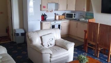 Manhattan Lodge - Photo 3