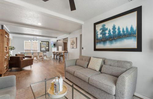 Spacious 8BR Modern Retreat Pool Table RV - Foto 8