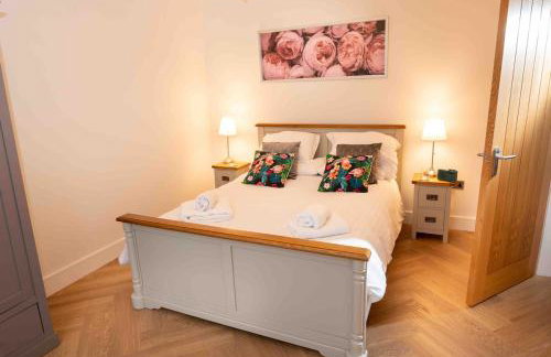 Luxury Pet Friendly 3 Bedroom Home with Copper Bath - Photo 16