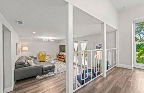 Oversized 4bed + Converted Bedroom, HEATED Pool + Hot Tub - Photo 28