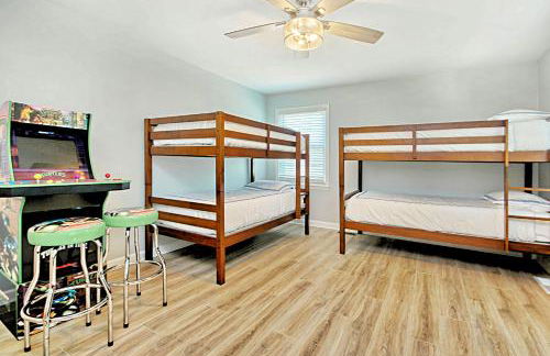 HoneyHomes Hackler Golf Course Home with Amenities - Photo 10