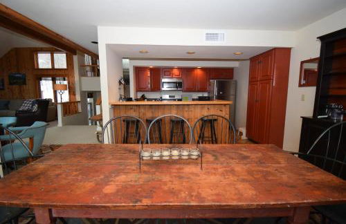 Stratton Mountain Condo with a Hot Tub! Sleeps 12! - Photo 38