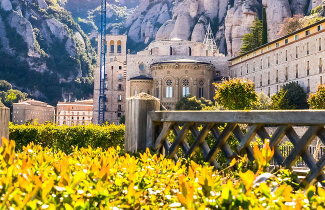 Montserrat por libre en autobús - Foto 1