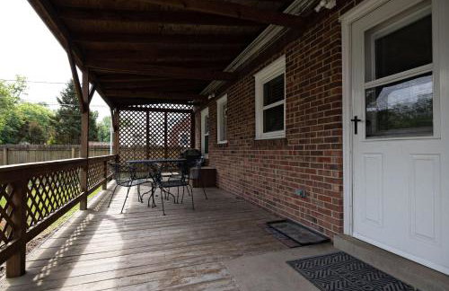OPEN 4BR2BA Sleeps 8 Near Hwy Covered Deck - Foto 17