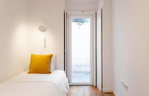 Calçada de Santo Amaro Apartments - Photo 24