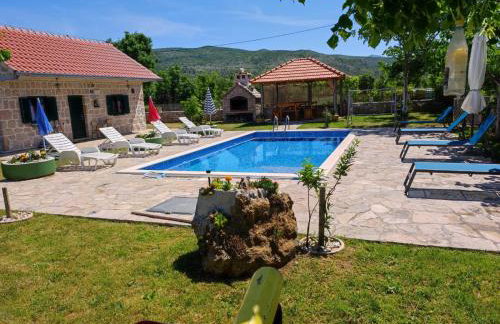 Nikini dvori - Foto 1