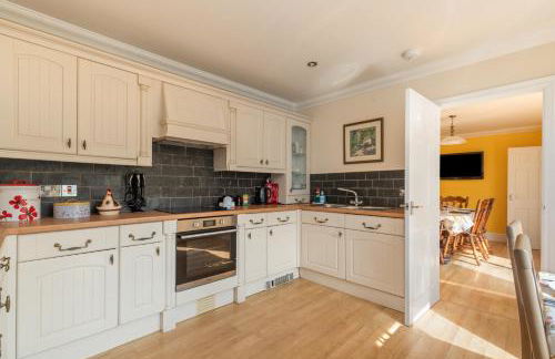 Sunningdale - Beach Side Cottage, Sea Views, Parking - Photo 6