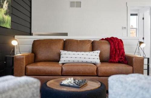 Fireside Haven - Hot Tub & Downtown Walkable - Foto 7