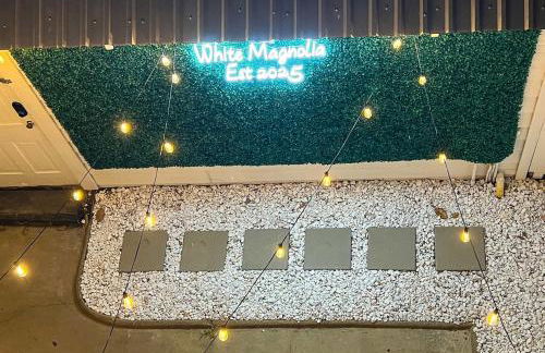 White Magnolia - Bakery Treats, Walk to Beach, Strand, Cruise, Pleasure Pier - Foto 76