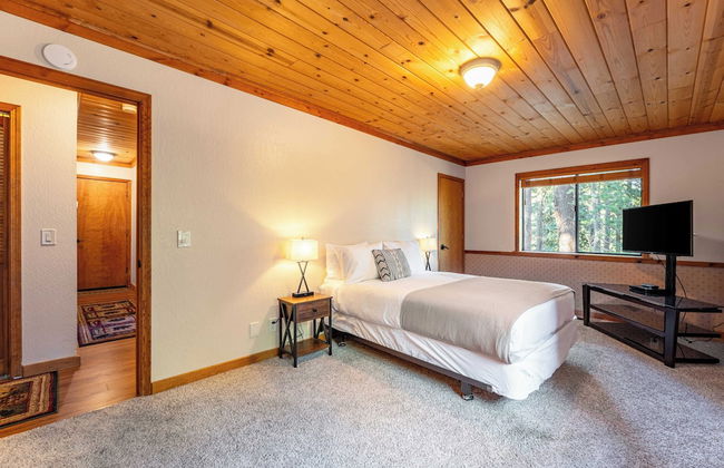 Whiskey Springs by Avantstay Classic Cabin Near Tahoe Donner Ski Area! - Foto 17