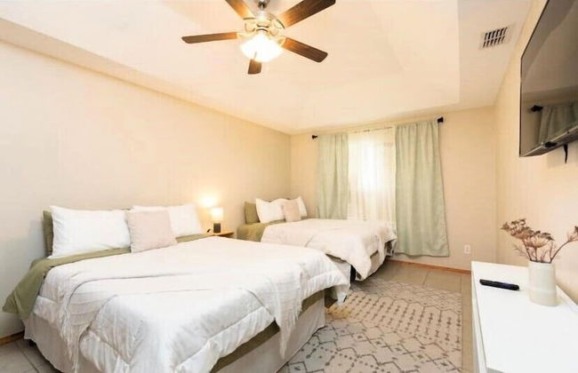 McAllen Majesty 4BR w Pool and Comfort - Foto 6
