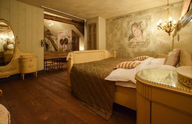 Posh Holiday Home in Alphen with Hot Tub - Photo 11