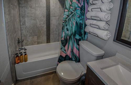 3 bed home with huge yard near Hidden Lake - Foto 39