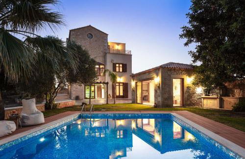 Saridakis Villa, Multi-Generational Escape & Pool, By ThinkVilla - Foto 50