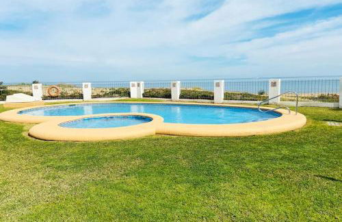 Apartamento en primera línea de playa con piscina y garaje gratuito - Foto 46
