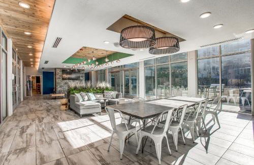 Stylish Condo facing Riverwalk with Free Parking Pet Friendly Centrally Located on the Riverwalk - Foto 3