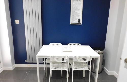 Beautiful 3 bedroom home with large garden 35 mins to Glasgow & Edinburgh - Photo 6