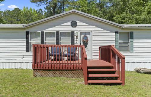 Spacious 2BR Retreat-10 minutes to the Beach! Pet Friendly! - Foto 40