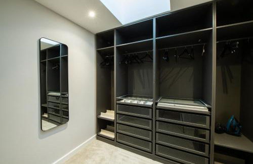 Richmond Cottage - Brand New 4BR Holiday Home, just 3 minutes from the beach with Pool Table and Free Parking - Foto 16