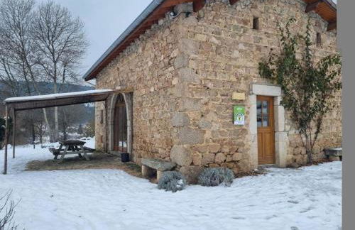 Gîte rustique 6 pers avec cheminée et grand jardin, animaux acceptés - FR-1-496-61 - Foto 4