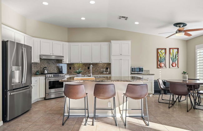 La Quinta Desert Haven Luxe Stay w/ Private Pool, Hot Tub, Pool Table - Foto 4