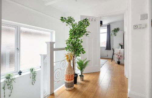 9RA - 4BD House - Wembley Views - Foto 22