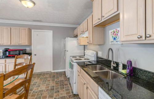 Relaxing home near Interstate - Foto 5