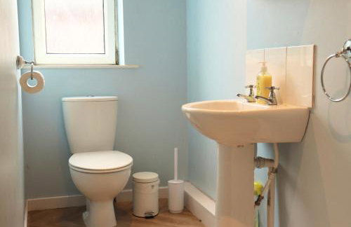 Charming 3 Bedroom Property FREE WiFi & Parking - Foto 72