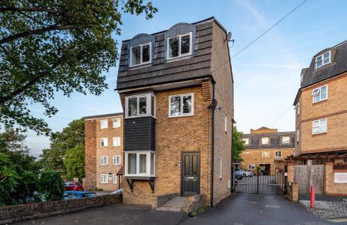 COZY 3 Bed House With Garden & Parking in Rochester, Kent Mins to Train Station, WiFi - Foto 27