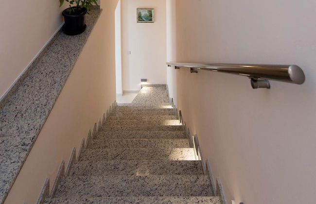 Villa Frosso Large Private Pool Walk to Beach Sea Views A C Wifi Car Not Required - 556 - Foto 3