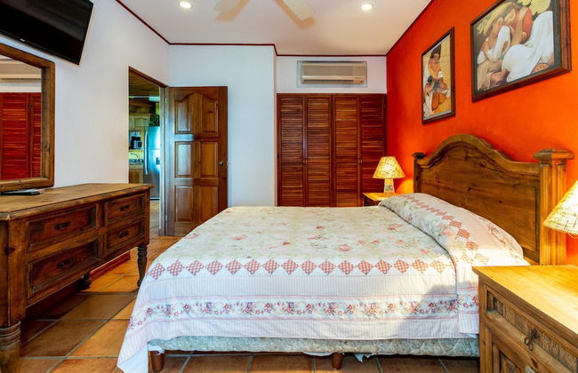 Beachfront Condo with Warm, Rustic Interiors & Direct Access to Playa Flamingo - Photo 4