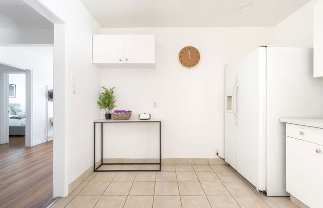 Charming Spacious Home - Modern Comforts, Prime Location - Photo 49