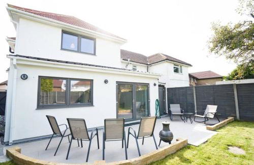 Home from home - 4 Double Bed House with Parking - Foto 2